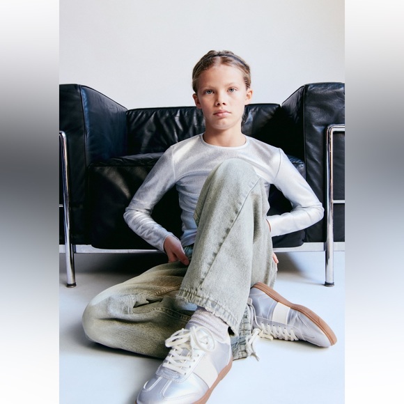 ✨SALE ✨ ZARA FOIL RIB TOP
✨SALE ✨ - Picture 2 of 7